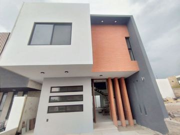 ¡CASA ESPECTACULAR EN VENTA EN CAPITAL SUR!