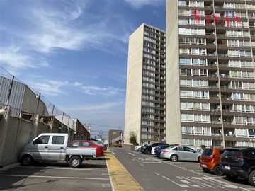 Departamento en Venta en Rebajado UF 1.690 ! Vendo Departamento 3 Dorm sin estacionamiento! recien pintado