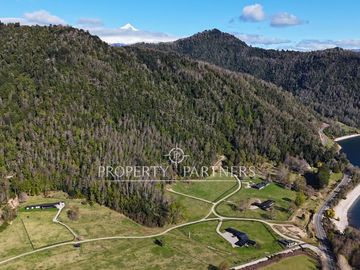 Campo en Reserva Paillahuinte con acceso al Lago Panguipulli.