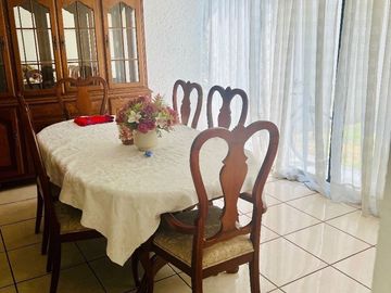 Excelente casa en Valle Dorado