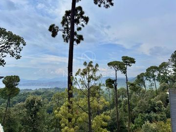 Casa en renta y venta  en Avándaro con vista al bosque y al lago