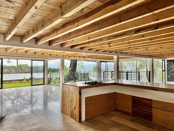 Casa en renta y venta  en Avándaro con vista al bosque y al lago