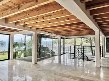 Casa en renta y venta  en Avándaro con vista al bosque y al lago