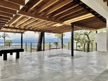 Casa en renta y venta  en Avándaro con vista al bosque y al lago