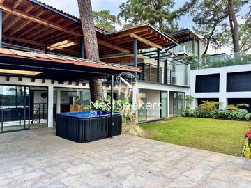 Casa en renta y venta  en Avándaro con vista al bosque y al lago