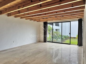 Casa en renta y venta  en Avándaro con vista al bosque y al lago