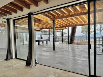 Casa en renta y venta  en Avándaro con vista al bosque y al lago
