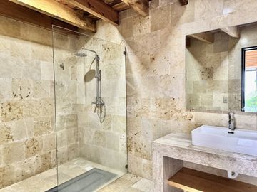 Casa en renta y venta  en Avándaro con vista al bosque y al lago