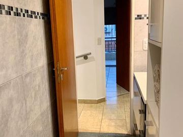 DUPLEX 4 AMBIENTES EN PEQUEÑO CONDOMINIO EN IMPECABLE ESTADO A 2 CUADRAS DE PLAZA BROWN