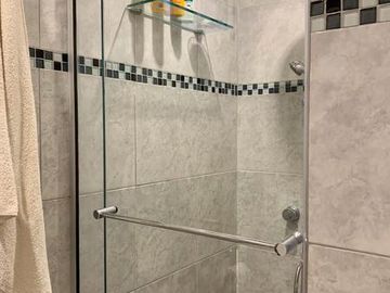 DUPLEX 4 AMBIENTES EN PEQUEÑO CONDOMINIO EN IMPECABLE ESTADO A 2 CUADRAS DE PLAZA BROWN