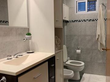 DUPLEX 4 AMBIENTES EN PEQUEÑO CONDOMINIO EN IMPECABLE ESTADO A 2 CUADRAS DE PLAZA BROWN