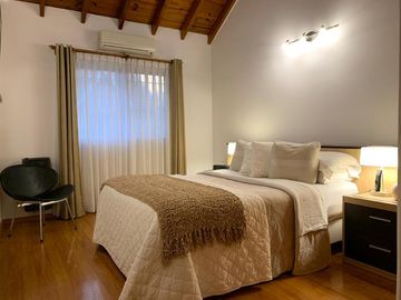 DUPLEX 4 AMBIENTES EN PEQUEÑO CONDOMINIO EN IMPECABLE ESTADO A 2 CUADRAS DE PLAZA BROWN