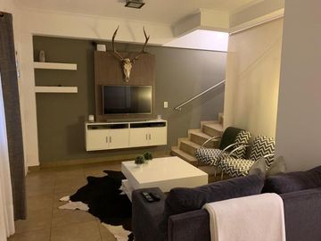 DUPLEX 4 AMBIENTES EN PEQUEÑO CONDOMINIO EN IMPECABLE ESTADO A 2 CUADRAS DE PLAZA BROWN
