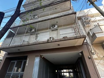 VENTA - 3 AMBIENTES CON BALCÓN - COCHERA - CABALLITO
