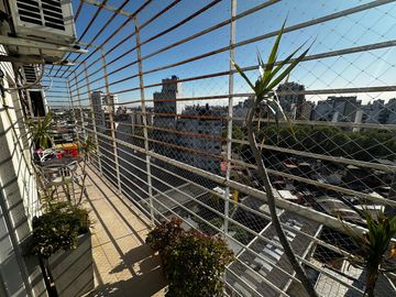 VENTA - 3 AMBIENTES CON BALCÓN - COCHERA - CABALLITO
