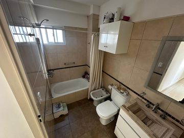 VENTA - 3 AMBIENTES CON BALCÓN - COCHERA - CABALLITO