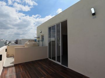 CASA EN PARQUES VALLARTA  COTO ACACIA NUEVA CON ROOF GARDEN Y CUATRO RECAMARAS