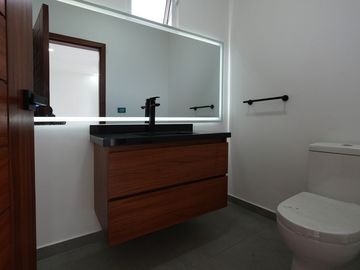 CASA EN PARQUES VALLARTA  COTO ACACIA NUEVA CON ROOF GARDEN Y CUATRO RECAMARAS