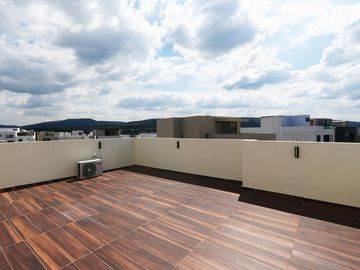 CASA EN PARQUES VALLARTA  COTO ACACIA NUEVA CON ROOF GARDEN Y CUATRO RECAMARAS