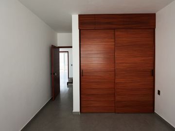 CASA EN PARQUES VALLARTA  COTO ACACIA NUEVA CON ROOF GARDEN Y CUATRO RECAMARAS