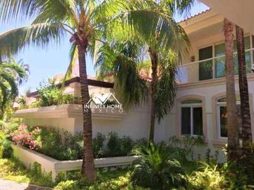RESIDENCIA EN POKTAPOK FRENTE LAGUNA PARA REMODELAR