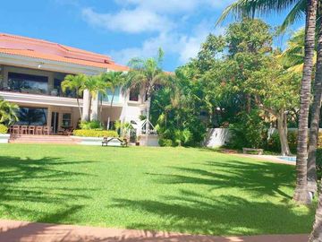 RESIDENCIA EN POKTAPOK FRENTE LAGUNA PARA REMODELAR