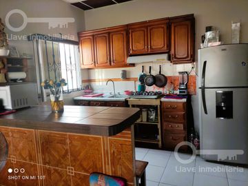 Casa en venta ubicada en calle  Mártires de Chicago, Col. Primero de Mayo ,  en Coatzacoalcos Veracruz.