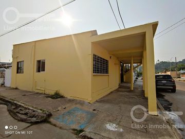 Casa en venta ubicada en calle  Mártires de Chicago, Col. Primero de Mayo ,  en Coatzacoalcos Veracruz.