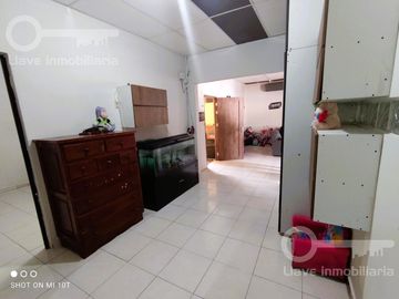 Casa en venta ubicada en calle  Mártires de Chicago, Col. Primero de Mayo ,  en Coatzacoalcos Veracruz.
