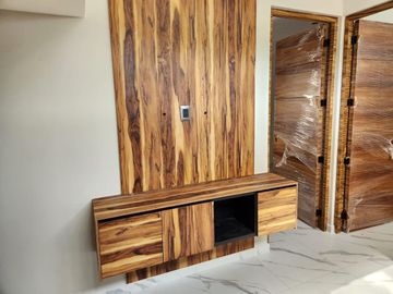 HERMOSA CASA EN AV COMPOSITORES