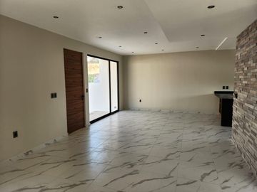 HERMOSA CASA EN AV COMPOSITORES