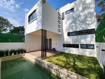 HERMOSA CASA EN AV COMPOSITORES