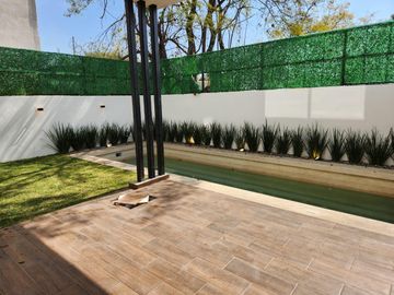 HERMOSA CASA EN AV COMPOSITORES