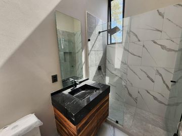 HERMOSA CASA EN AV COMPOSITORES