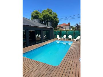 CHALET 4 AMBIENTES CON PISCINA ZONA PINOS DE ANCHORENA