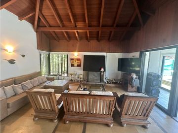CHALET 4 AMBIENTES CON PISCINA ZONA PINOS DE ANCHORENA