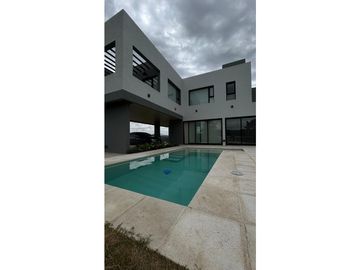 SE VENDE CASA EN COUNTRY CARLOS PAZ GOLF