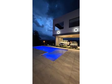 SE VENDE CASA EN COUNTRY CARLOS PAZ GOLF