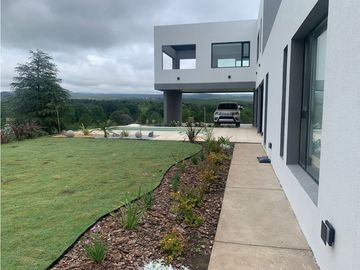 SE VENDE CASA EN COUNTRY CARLOS PAZ GOLF