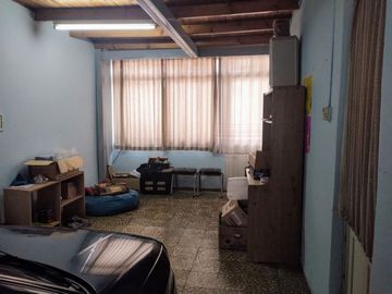 VENTA CASA MIXTA 2 DORMITORIOS / PATIO 4° SECCION