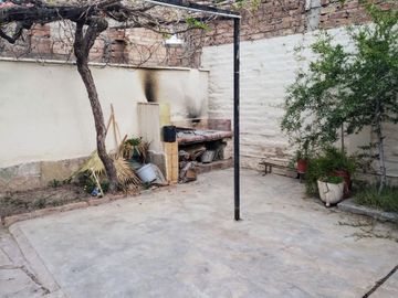 VENTA CASA MIXTA 2 DORMITORIOS / PATIO 4° SECCION