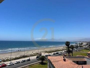 Se vende departamento frente al mar