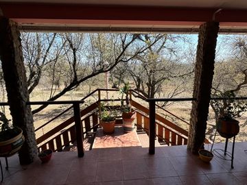 Excelente Casa De 3 Amb. Con Gran Parque **apto Crédito** Lote 44x1500. Los Quebrachos s/n. Cosquín