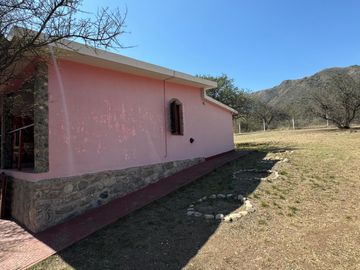 Excelente Casa De 3 Amb. Con Gran Parque **apto Crédito** Lote 44x1500. Los Quebrachos s/n. Cosquín