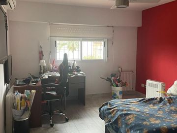 Amplio Chalet de 4 Amb con Parque