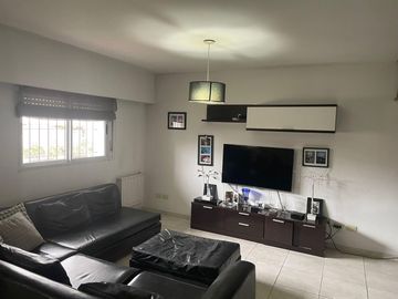 Amplio Chalet de 4 Amb con Parque