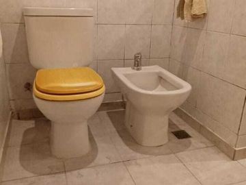 Terreno con casa a renovar - Ideal inversión para edificio- Oportunidad de Inversión