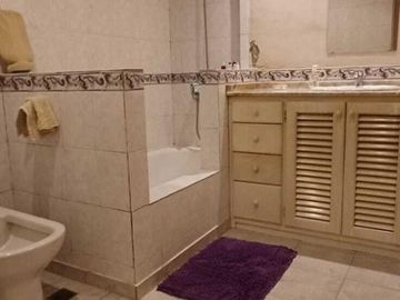 Terreno con casa a renovar - Ideal inversión para edificio- Oportunidad de Inversión