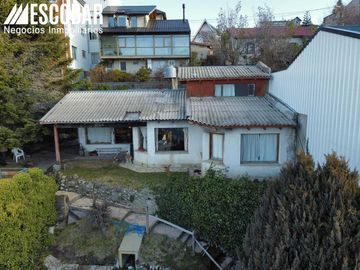 Terreno con casa a renovar - Ideal inversión para edificio- Oportunidad de Inversión