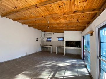 Casa con pileta sobre Ruta 3, Barrio Santa Anita  Cañuelas